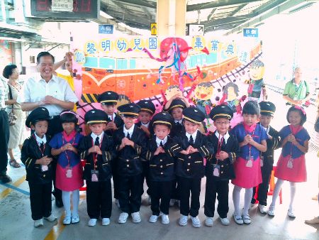 《唐探3》曝主题曲MV，王宝强刘昊然带领千人齐跳超萌“躬喜舞”-三亿体育手机版