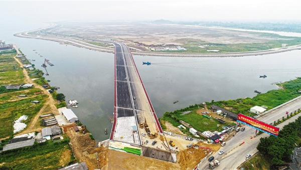 三亿体育-《午夜十二点》发终极预告 谭佑铭“见鬼”首秀(图2) 三亿体育官网